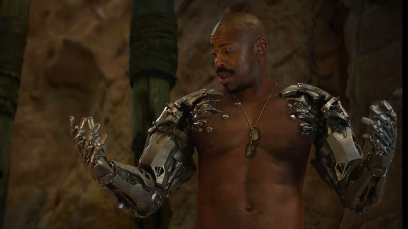 Джакс из фильма Mortal Kombat показал свое накачанное тело и одну из своих тренировок